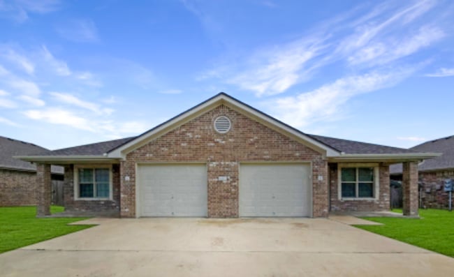 Building Photo - 4415 Brutus Ln