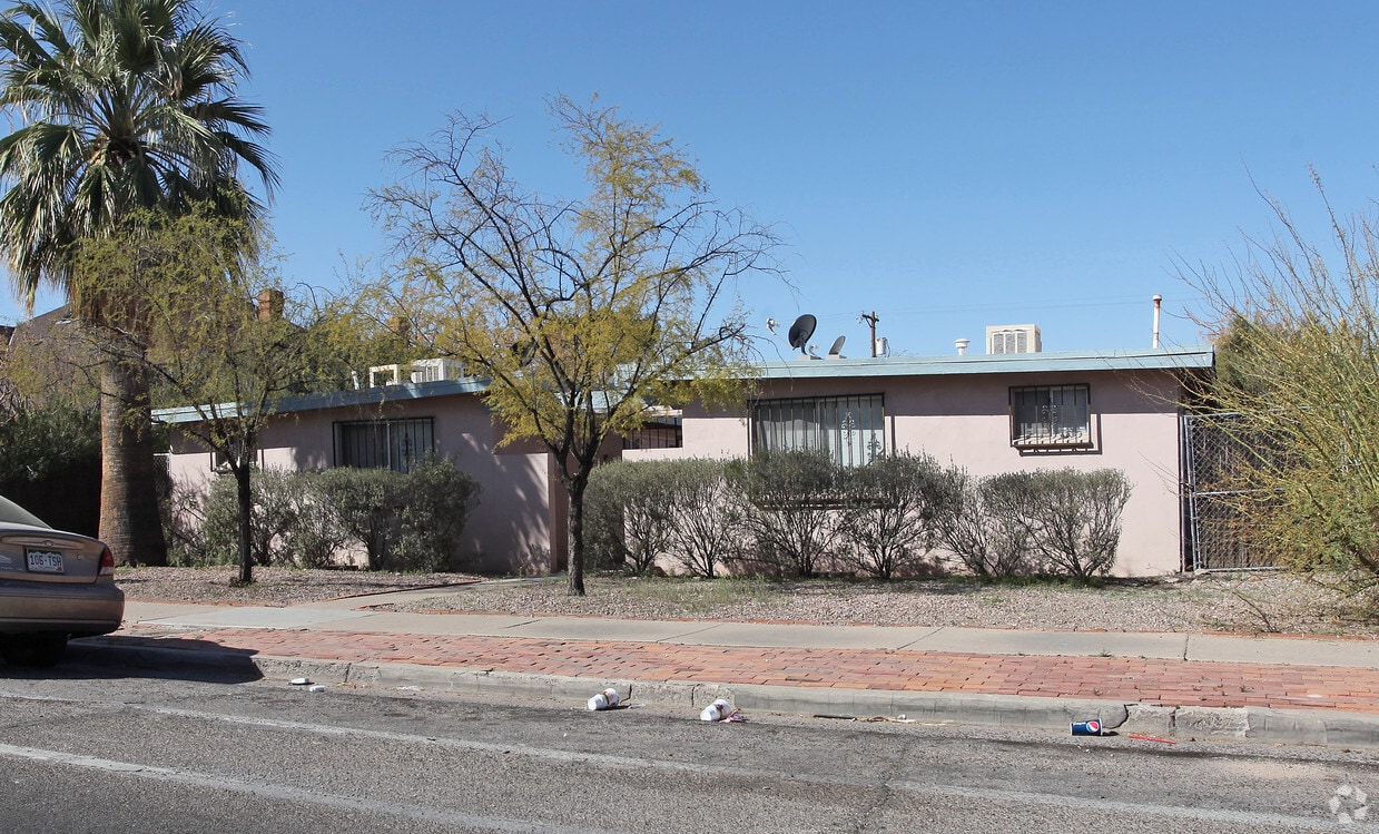 Primary Photo - La Clarita Apartments