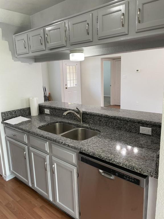 Foto del edificio - 1417 Seely St