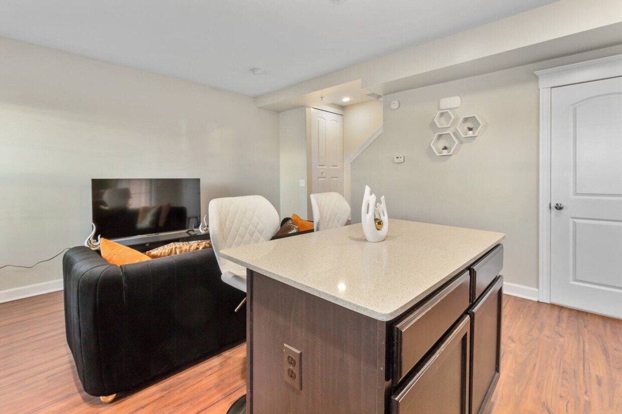 Foto principal - 702 E Ferry St
