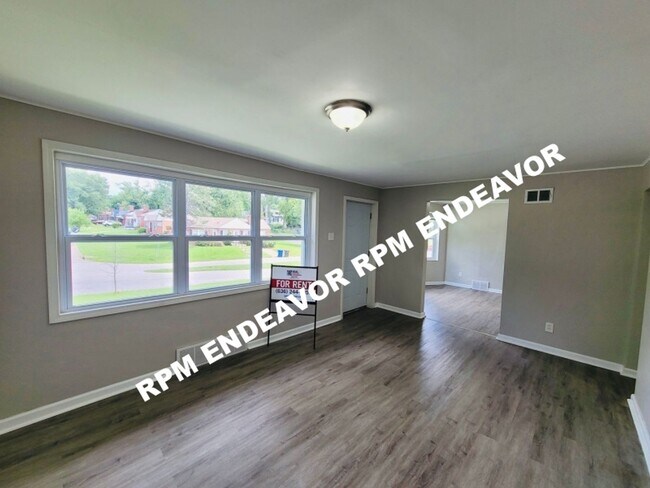 Building Photo - Location! 2/1 Available Now!
