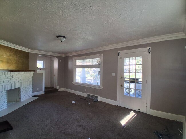 Foto del edificio - 3 BED 1 BATH BEAUTIFUL SINGLE FAMILY HOME