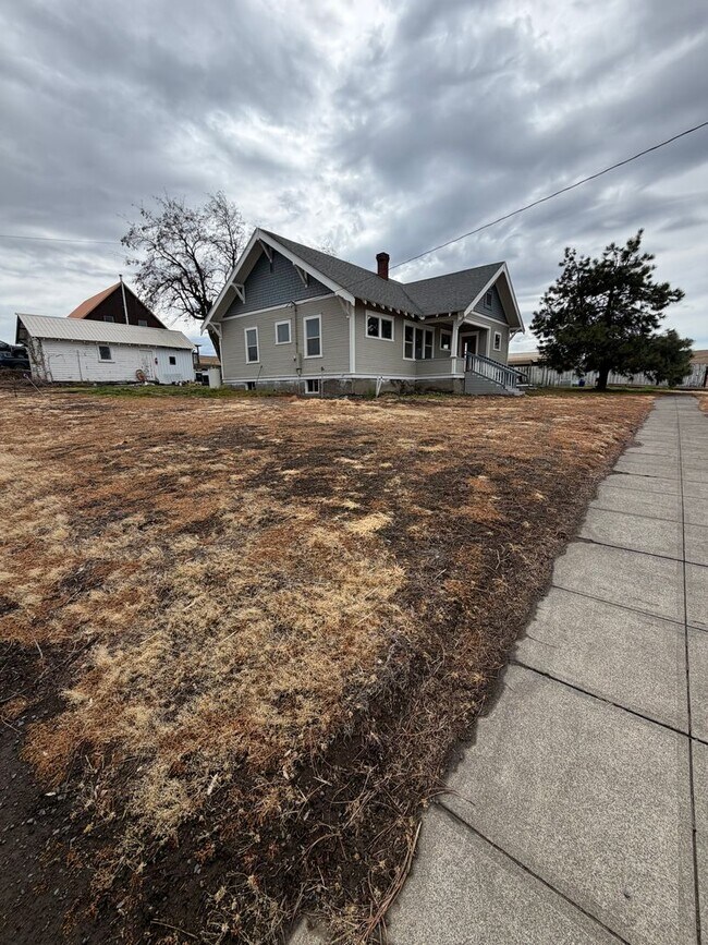 Foto del edificio - BEAUTIFUL 3 BED 1 BATH HOME!