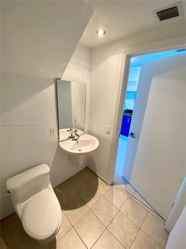 Foto del edificio - 60 SW 13th St