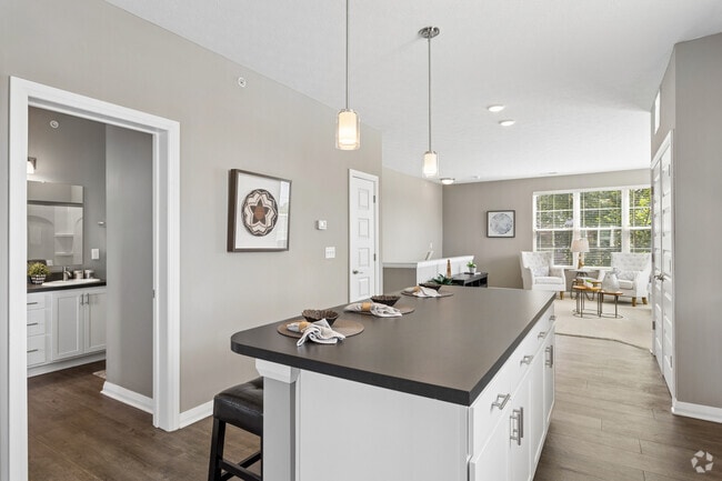 Jack 2BR, 2BA - 1,290SF - Dining - HQ Flats