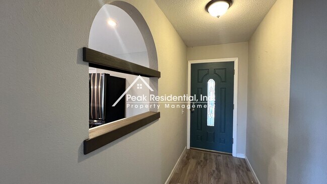 Building Photo - Updated 4bd/2ba Roseville Home with 2 Car ...