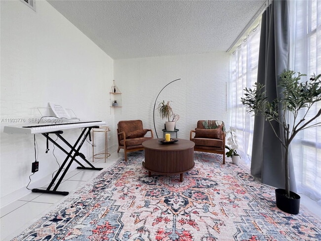 Photo - 501 SE 3rd St Apartment