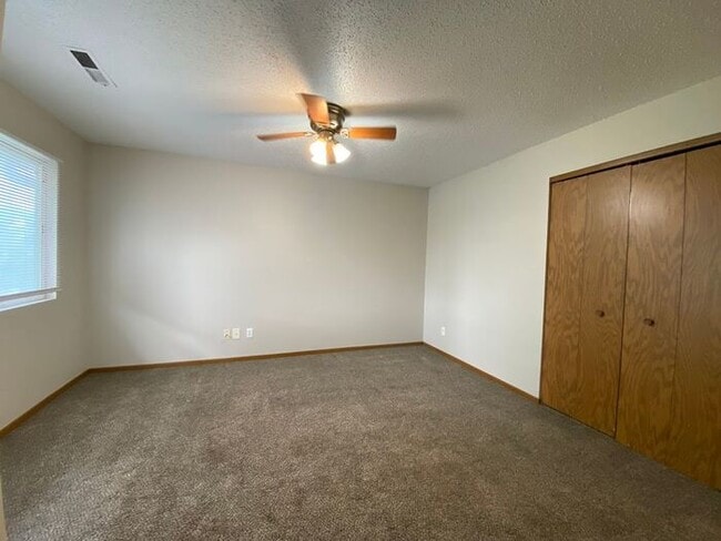 Building Photo - $1,050 | 2 Bedroom, 1 Bathroom Apartment | No Pets | Available for August 1st Move In!