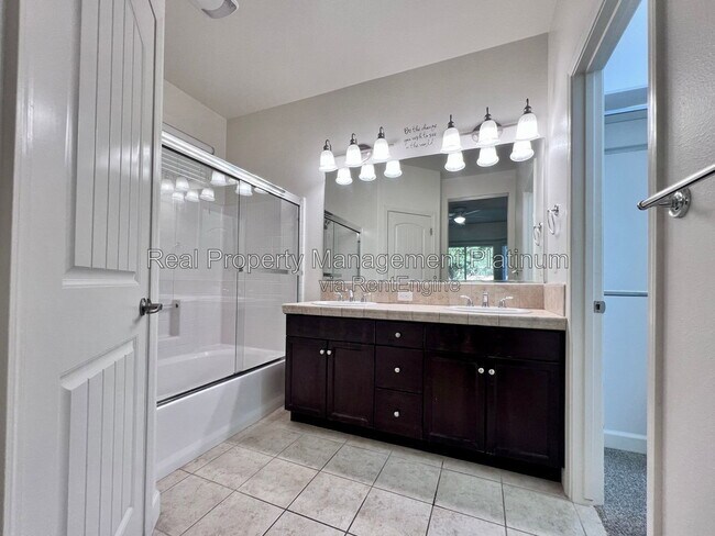 Foto del edificio - 1697 N Connery Ln
