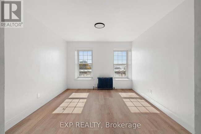 Photo du bâtiment - 90 Carden St