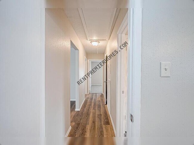 Foto del edificio - 7627 Winkle Wood Ln