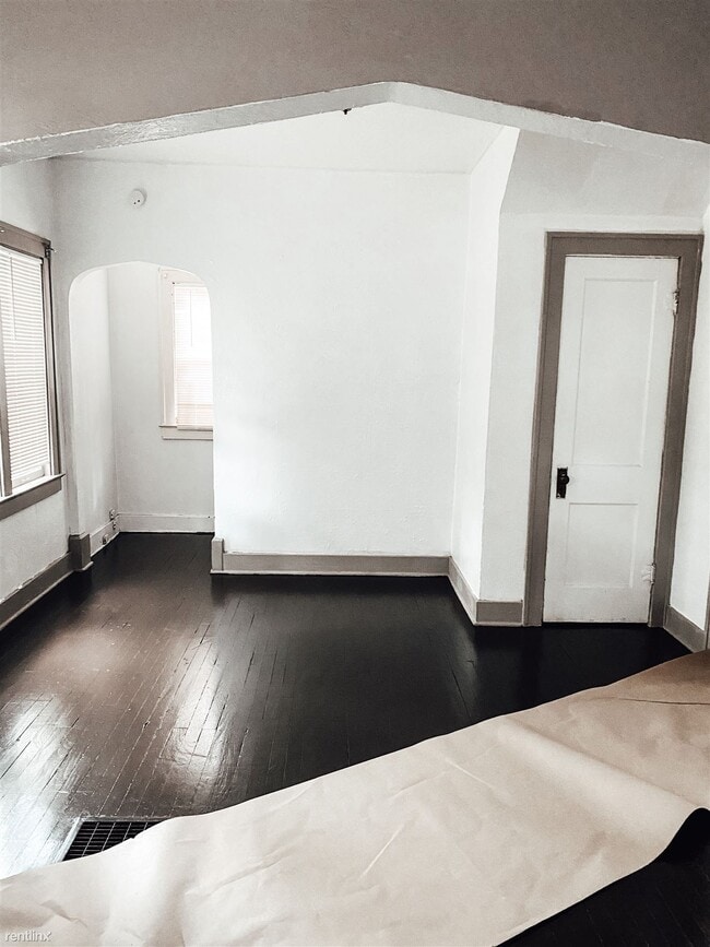 Building Photo - 2 br, 1 bath Duplex - 702 Avon St