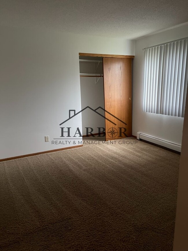 Building Photo - Hayfield Greens