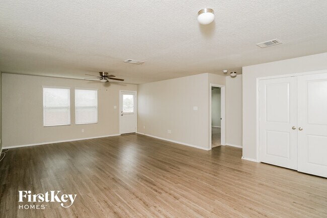 Foto del edificio - 1936 Heather Glen Dr