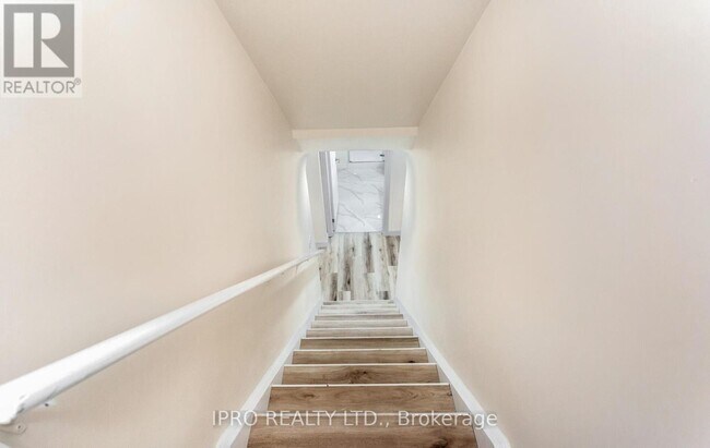 Building Photo - 261 Gleave Terrace