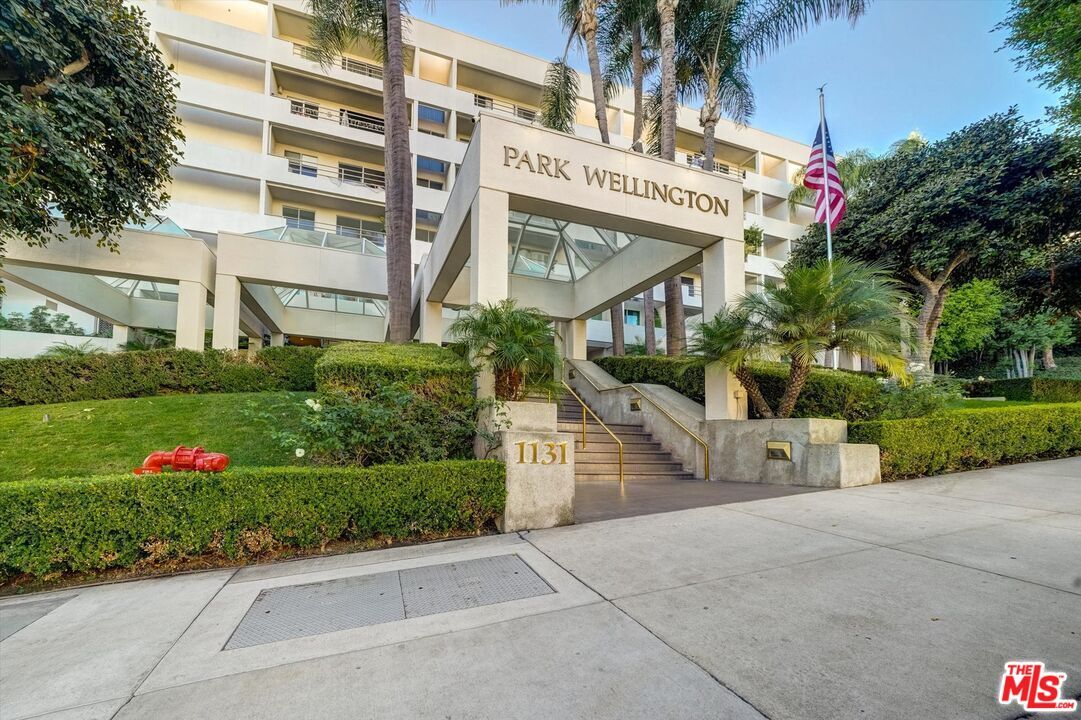 Primary Photo - 1131 Alta Loma Rd