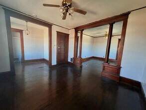 Building Photo - 1123 W Belden Ave