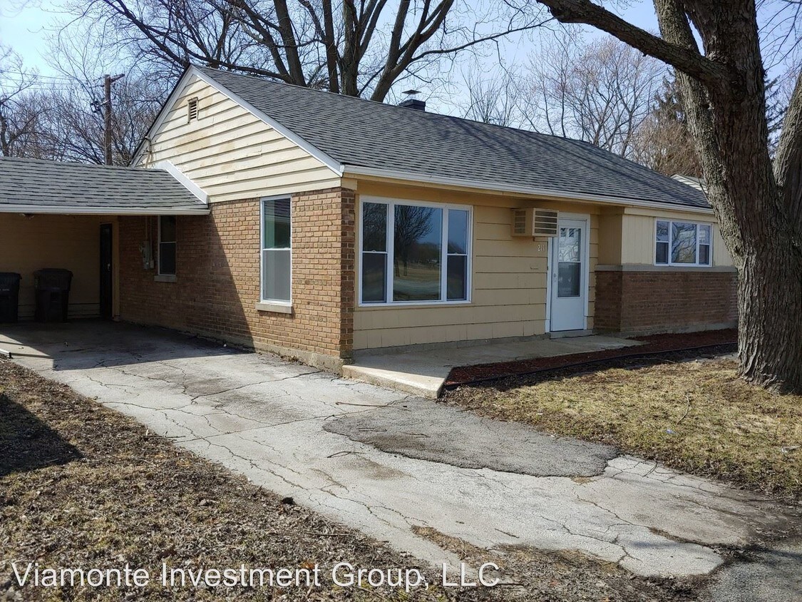 Primary Photo - 2 br, 1 bath House - 211 Sauk Trl.