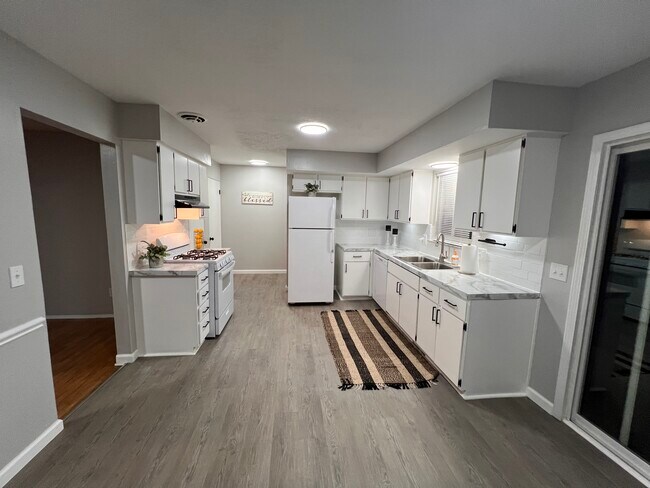 Foto del edificio - Cypress West Fairlawn Apartments