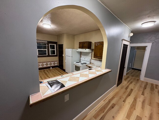 Foto del edificio - 313 E 5th St