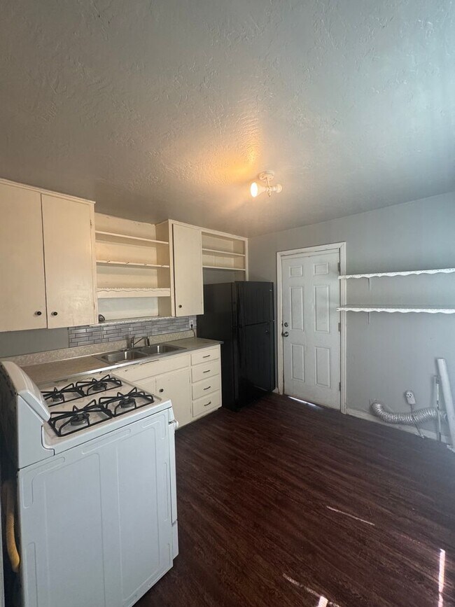 Foto del edificio - Ready to rent on 8/6/2025 2/1 separate dup...