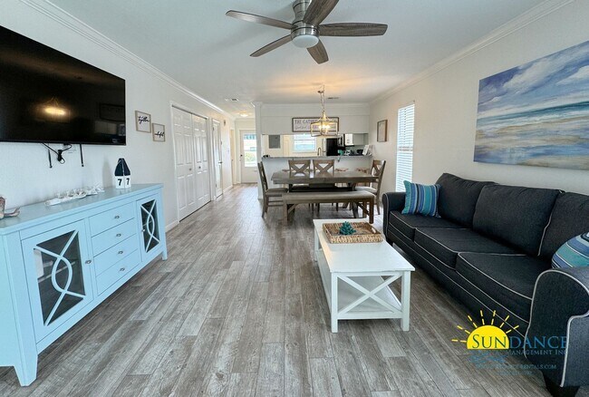 Building Photo - Renovated, Furnished Optional: 2-Bedroom T...