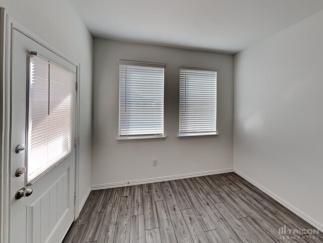 Building Photo - 2513 Starwater Dr