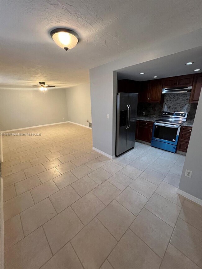 Foto del edificio - 1515 NE 125th Terrace