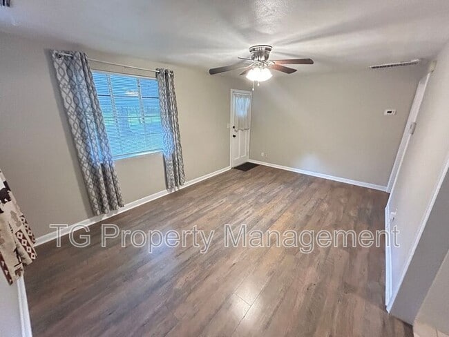 Building Photo - 3958 Hunter Cir