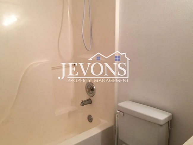 Building Photo - 1819 S 12th Ave