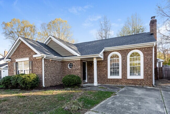 Building Photo - 2112 David Earl Dr