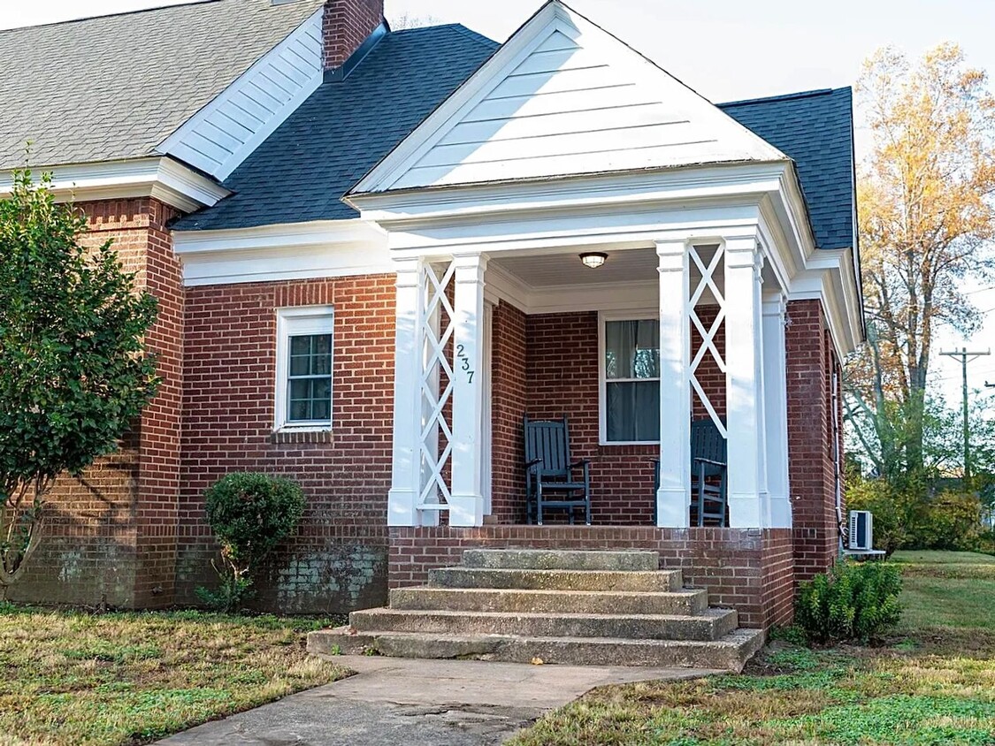 Foto principal - 237 Brevard St