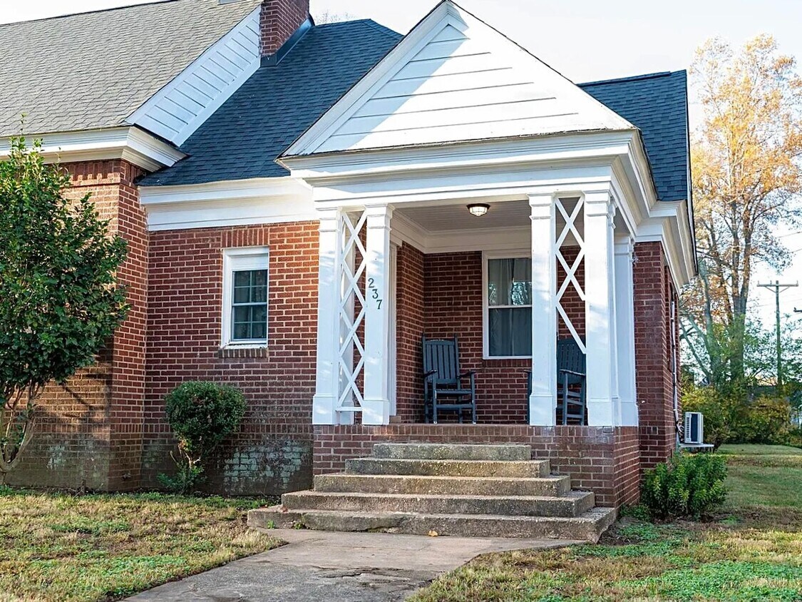 Primary Photo - 237 Brevard St