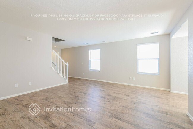 Foto del edificio - 444 E 77th Pl