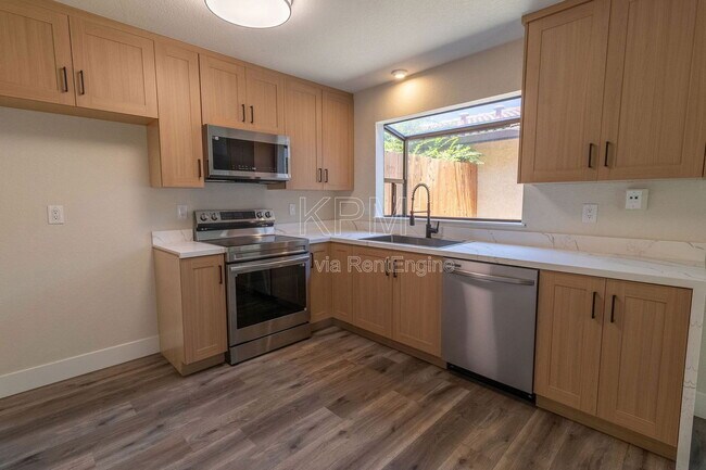 Foto del edificio - 8720 Fox Creek Dr