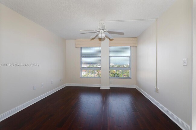 Foto del edificio - 2351 Douglas Rd