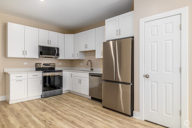 2BR, 1BA - 917SF - Kitchen - 400 S Main Pl