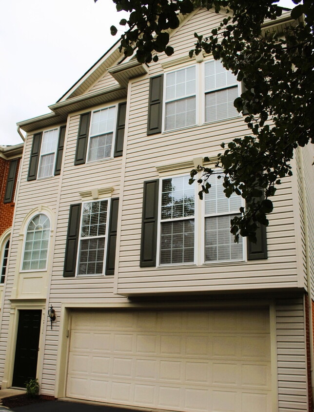 Roomy 3-Bedroom Townhouse in Baldwin Neigh... - Roomy 3-Bedroom Townhouse in Baldwin Neigh...
