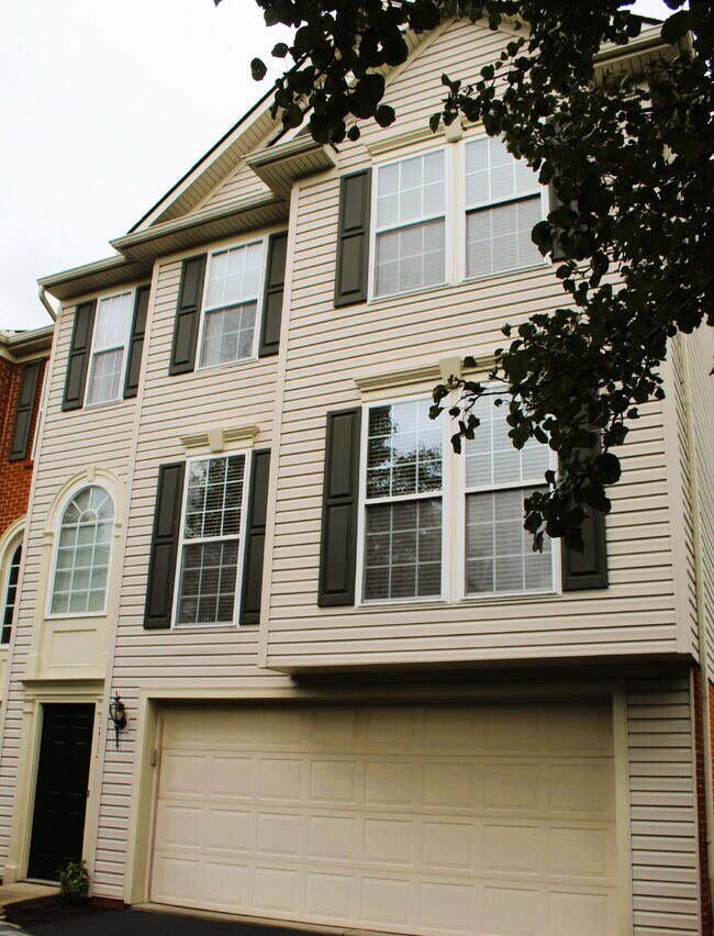 Roomy 3-Bedroom Townhouse in Baldwin Neigh... - Roomy 3-Bedroom Townhouse in Baldwin Neigh...