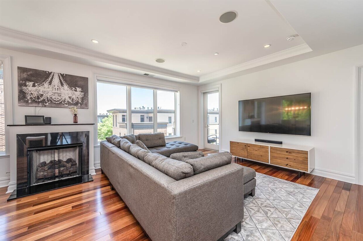 Primary Photo - 250 Henley Pl