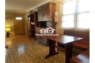 Building Photo - 984 Shryer Ave W