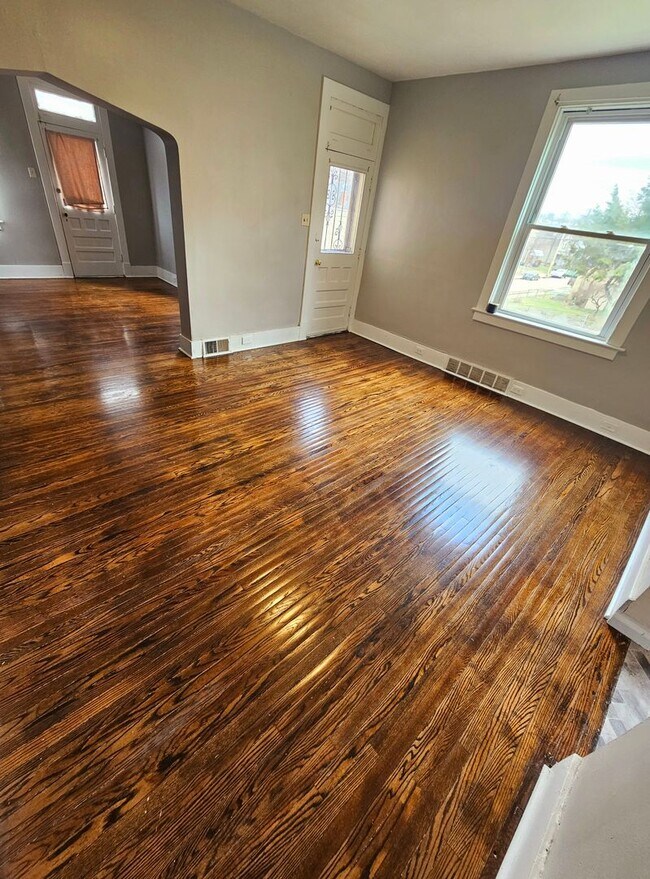 Foto del edificio - 505-507-507 Russellwood Ave