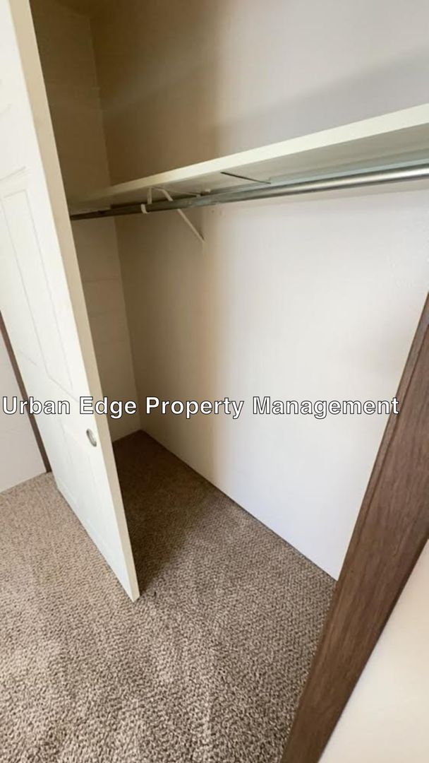 Foto del edificio - One Bedroom Apartment!