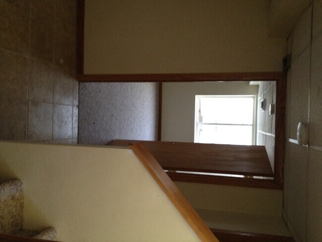 Building Photo - 1246 E Sylvan Ave