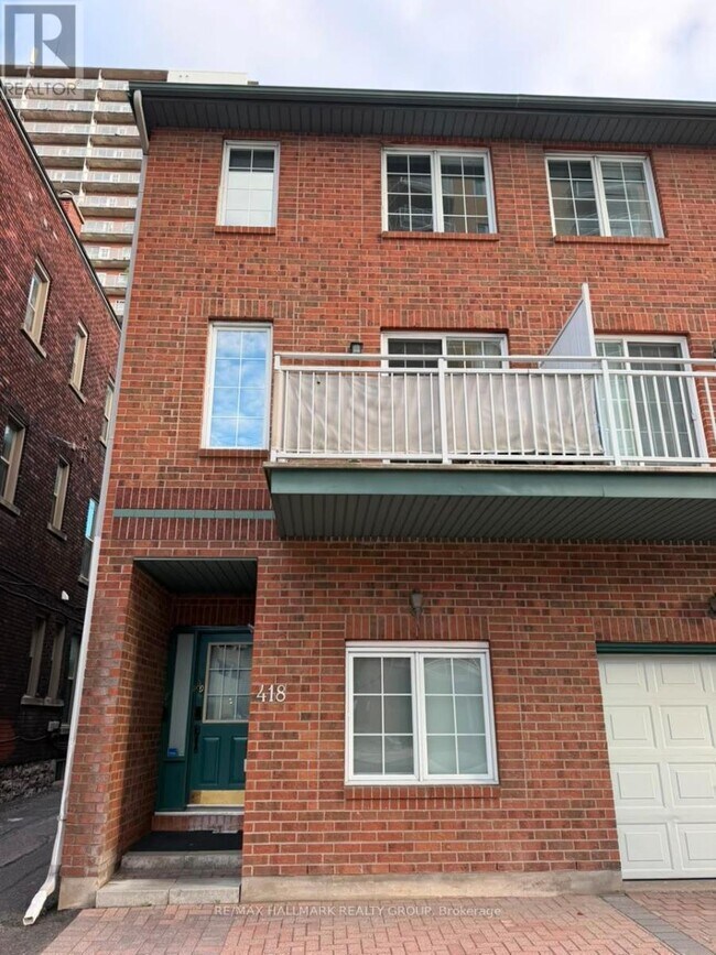 Photo du bâtiment - 418 Somerset St W