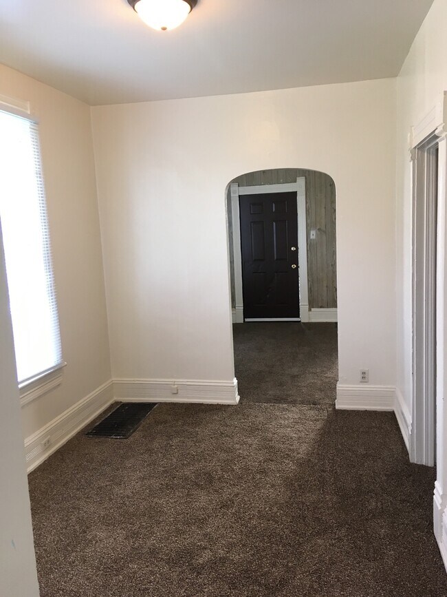 Foto del edificio - 2 BR Apt Near Downtown