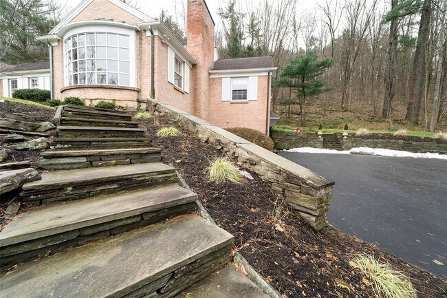 Building Photo - 1337 Hillside Dr