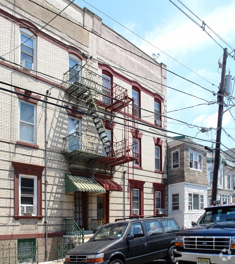 Primary Photo - 570 56th St