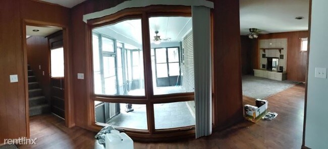 Building Photo - 2 br, 2 bath House - 3419 E Funston St