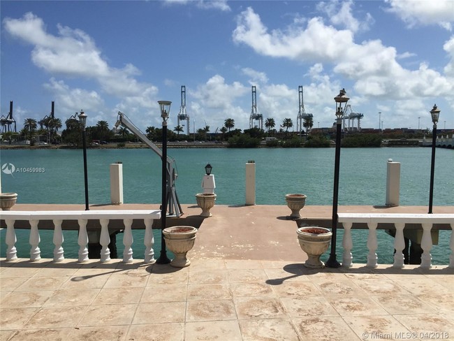Foto del edificio - 45 E Star Island Dr